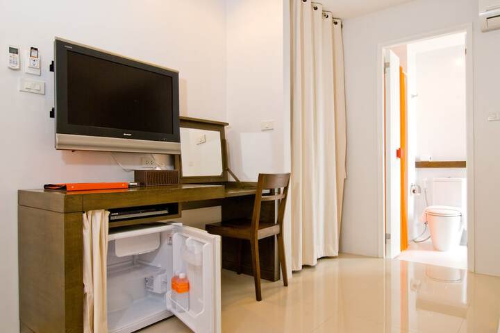 Room 9 of 33