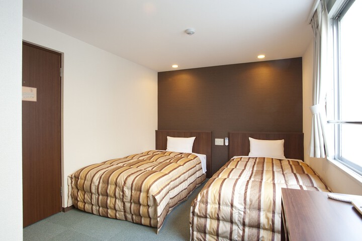 Room 2 of 39