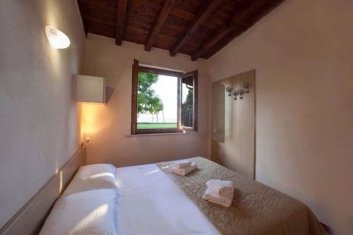 Room 20 of 93