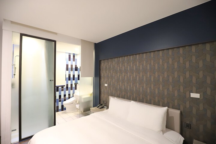 Room 33 of 117