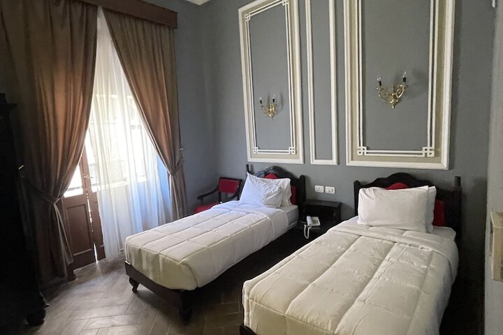 Room 7 of 24