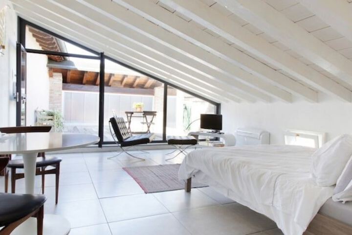 Room 2 of 60