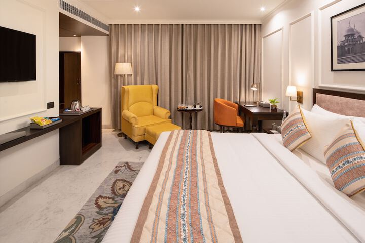 Room 3 of 28