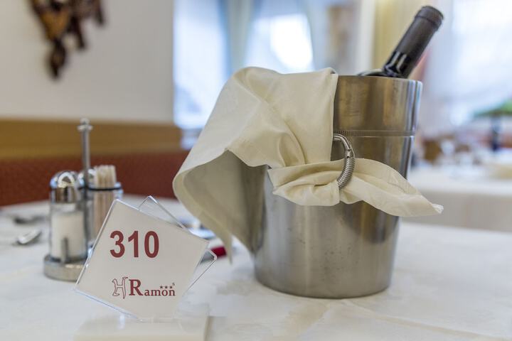 Dining 44 of 118