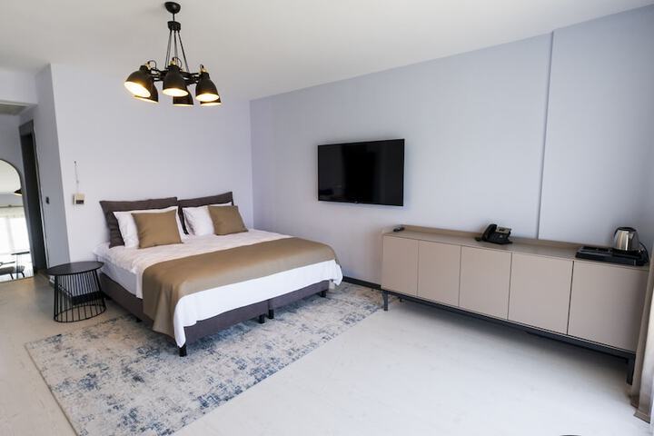 Room 5 of 50