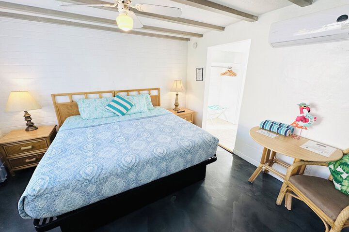 Studio King Bed Patio Kitchenette (8 of 51)