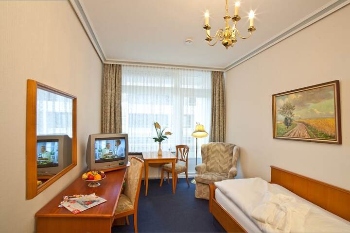 Room 4 of 41