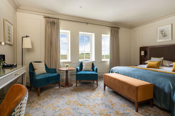Room 18 of 102