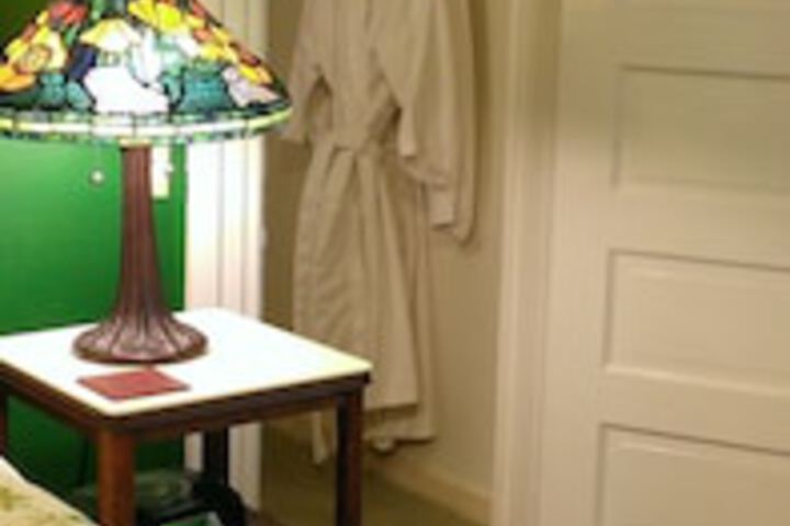 Room 16 of 90