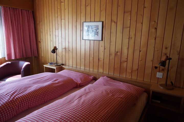 Room 9 of 42