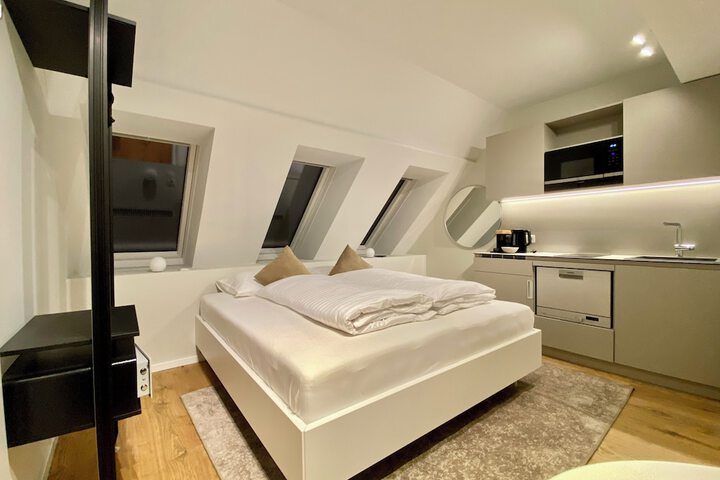Room 16 of 28