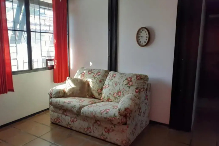 Room 4 of 16