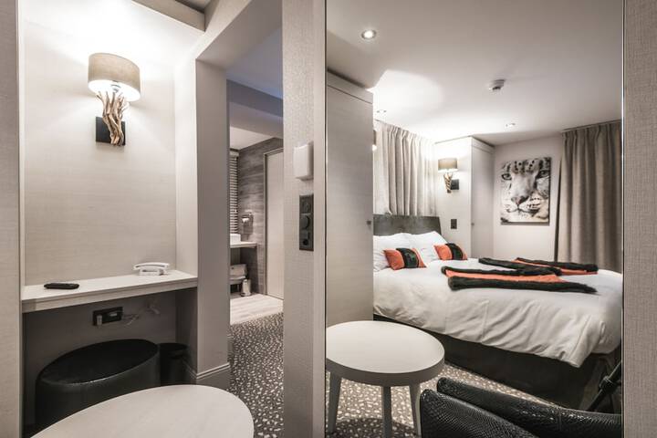 Room 5 of 45