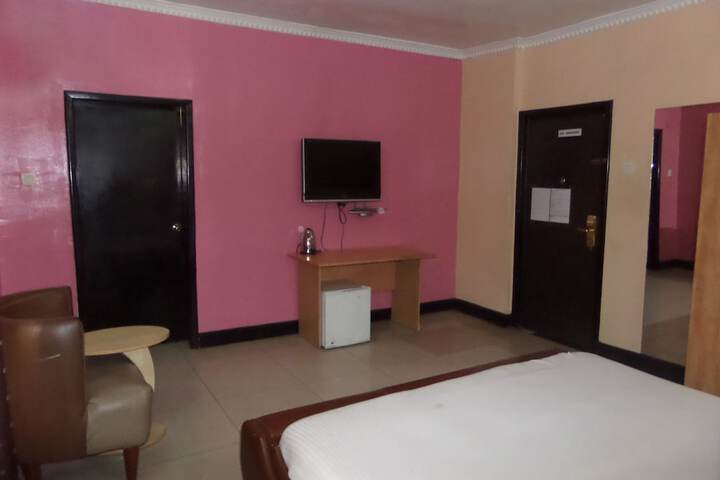 Room 11 of 18