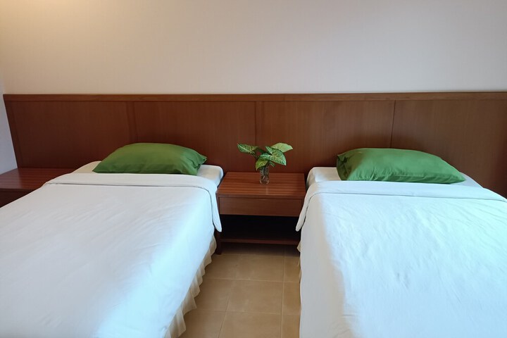 Room 9 of 34