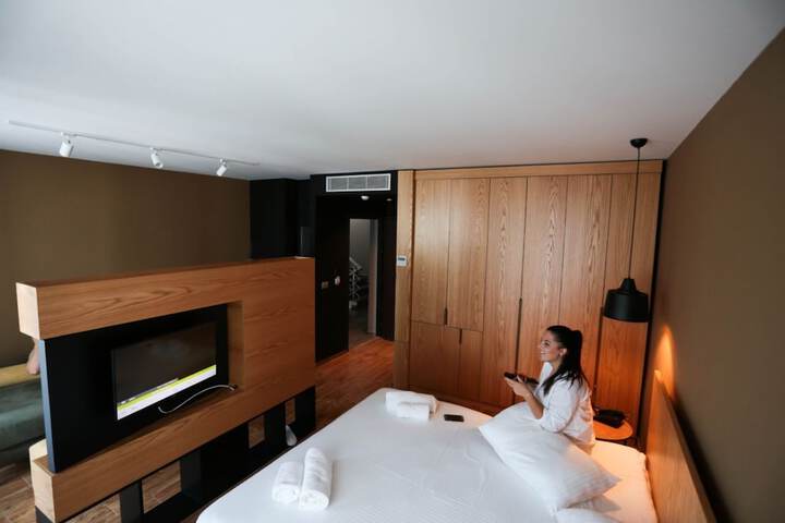 Room 3 of 11