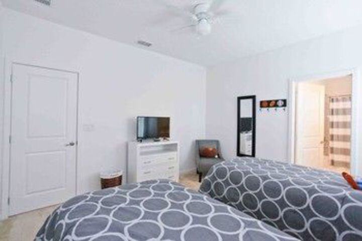 Room 11 of 25