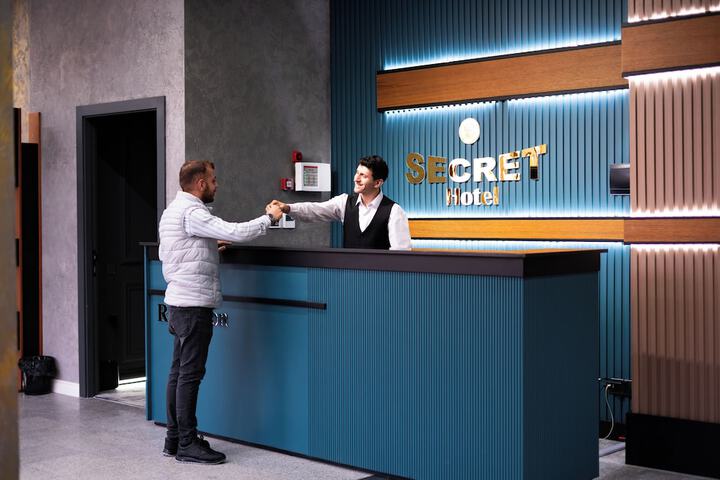 SECRET HOTEL