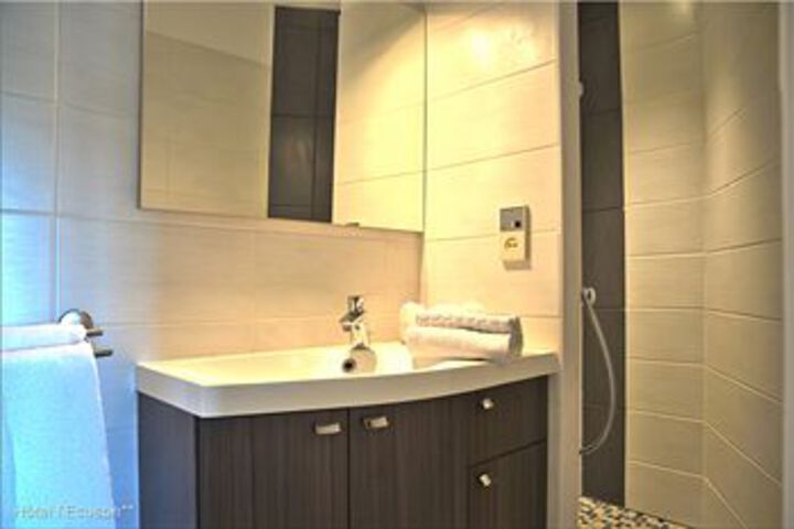 Room 2 of 18