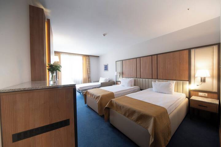 Room 22 of 37
