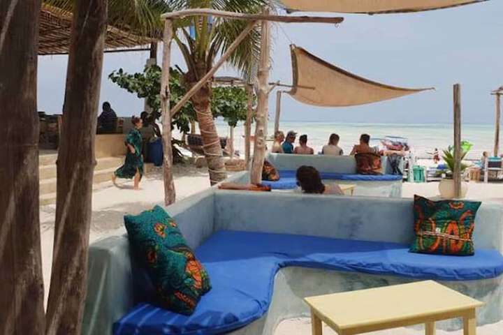 Lounge 113 of 133