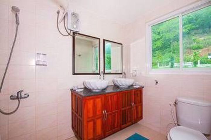 Room 6 of 50