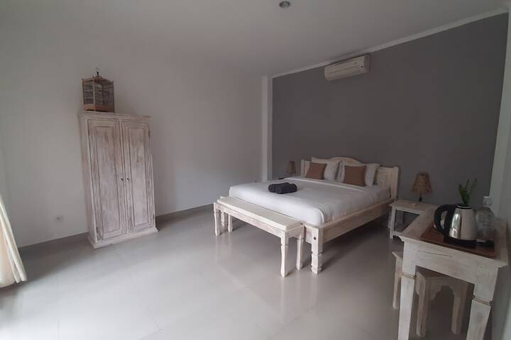 Room 3 of 53