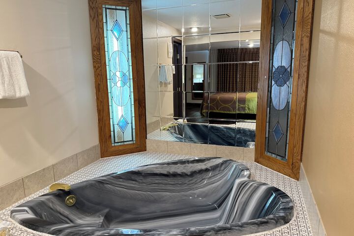 Hot Tub 67 of 90