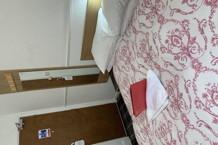 Room 15 of 148