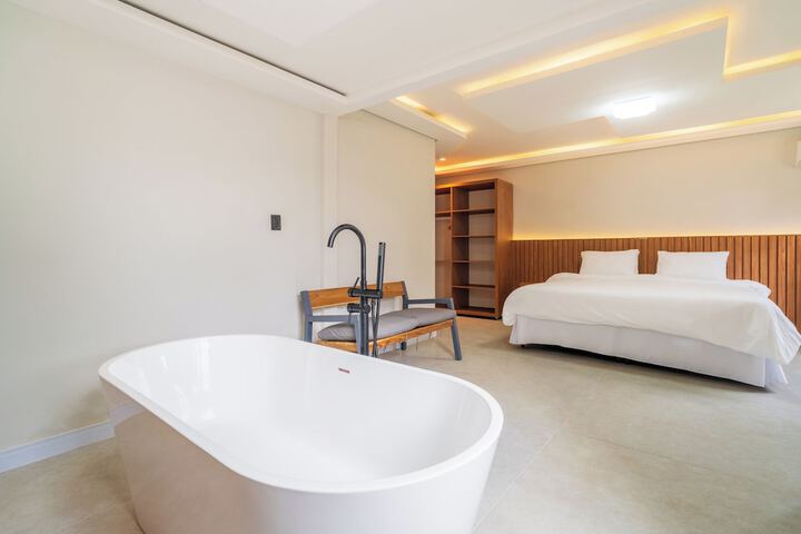 Room 72 of 229