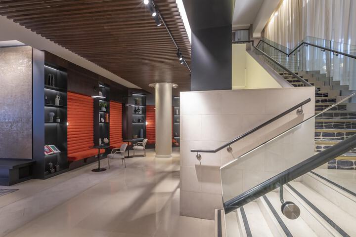 Entrance & Lobby
