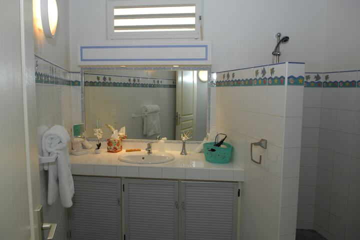 Room 142 of 196