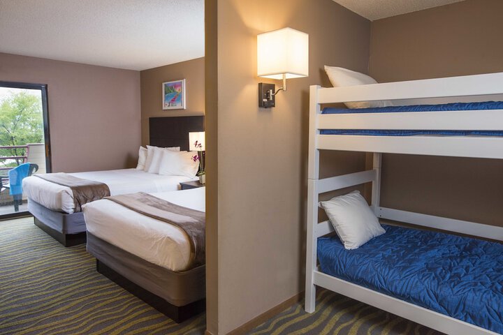 2 Queen Beds (24 of 27)