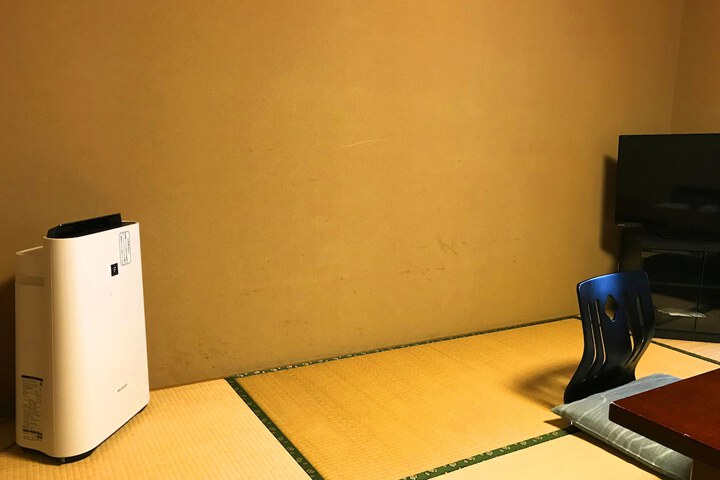 Room 9 of 80