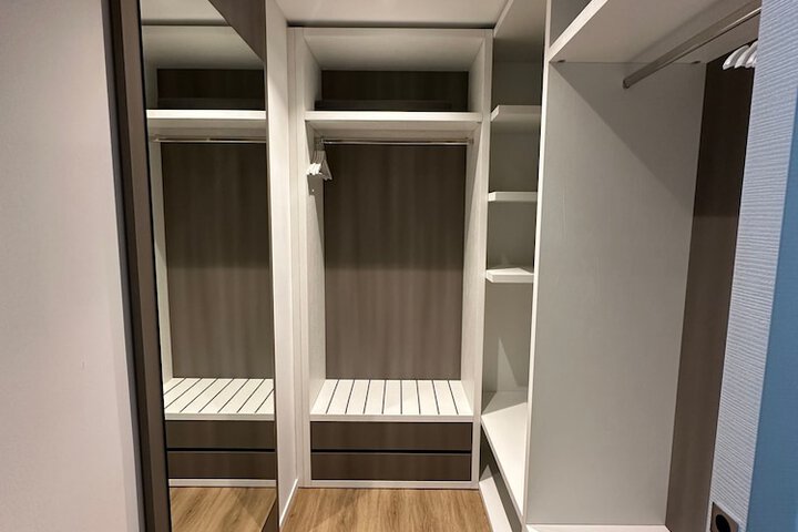 Room 54 of 99