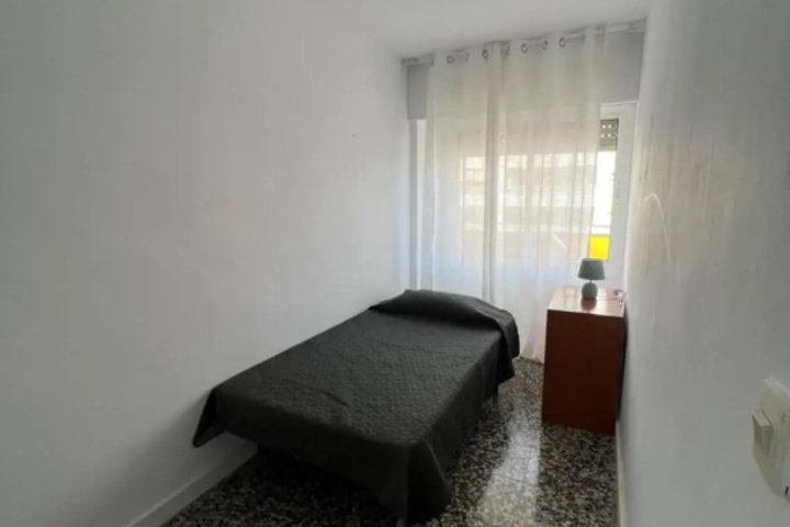 Room 12 of 16