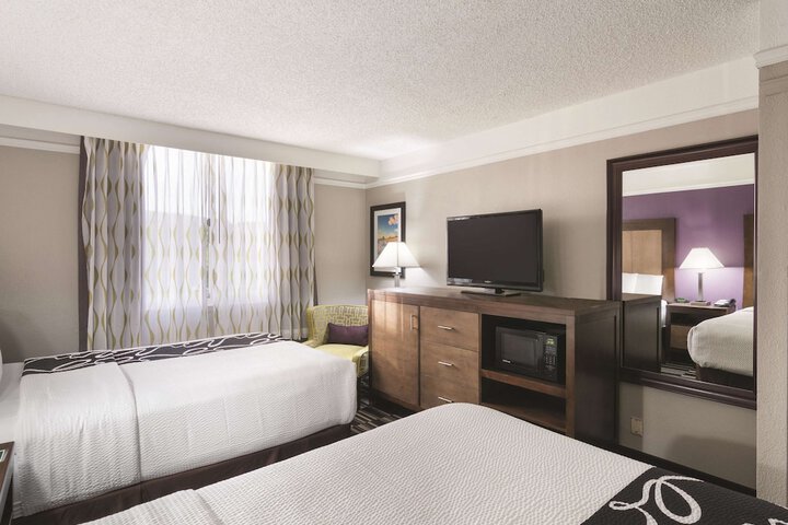 2 Double Beds (4 of 5)