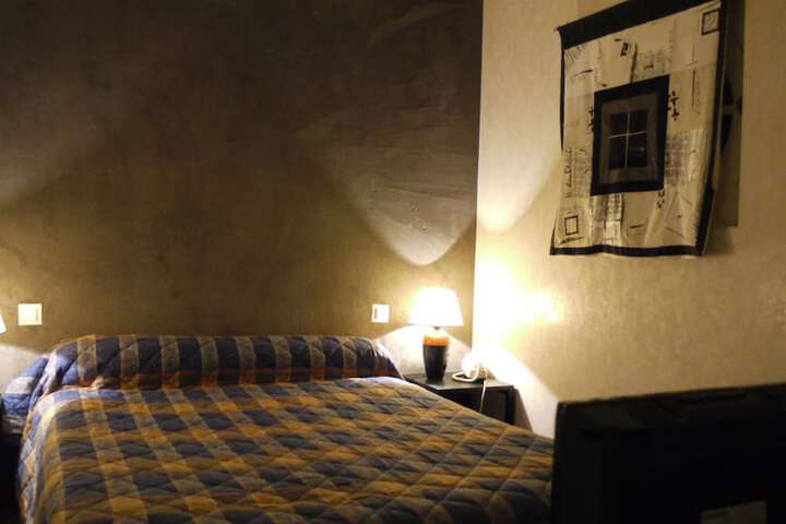 Room 4 of 14