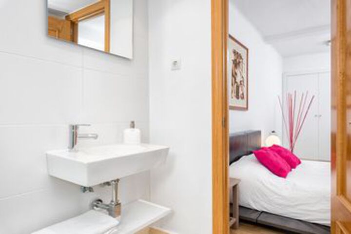 Room 4 of 24