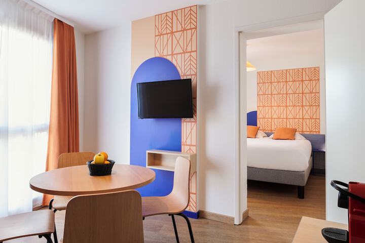 Room 33 of 47