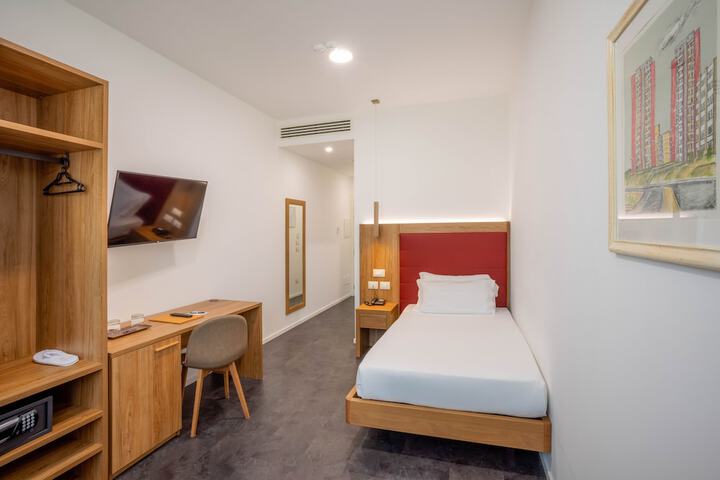 Room 12 of 48