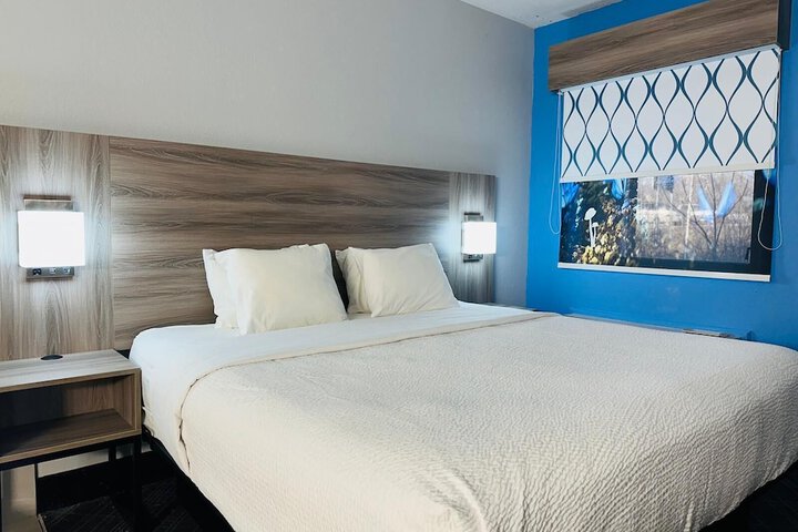 1 King Bed (17 of 22)