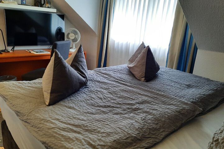 Room 5 of 30