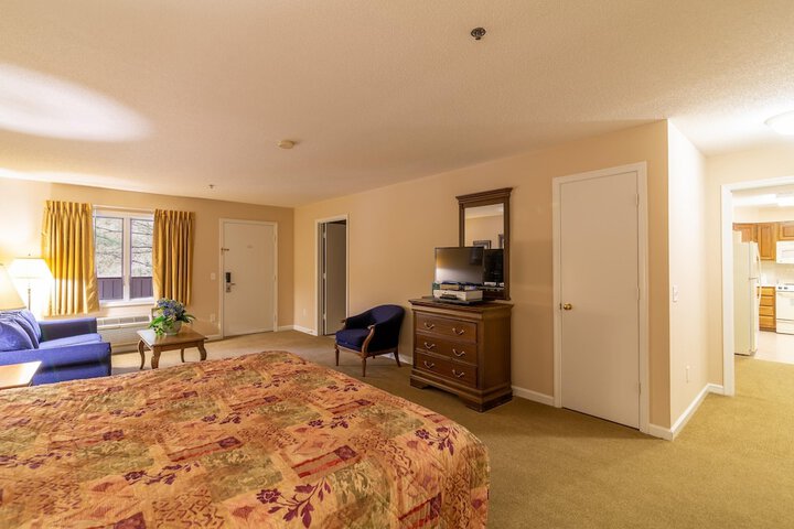 2 Queen Beds (12 of 39)