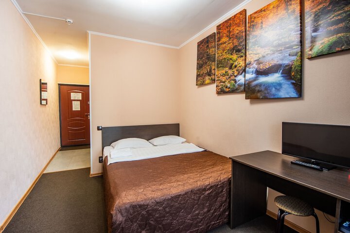 Room 11 of 42