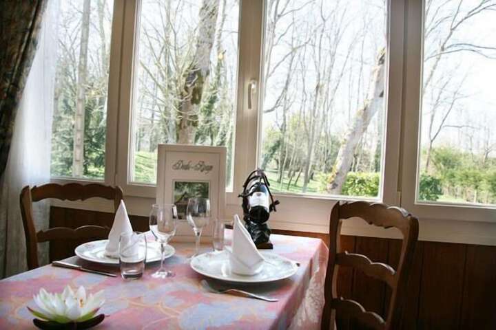 Dining 30 of 64