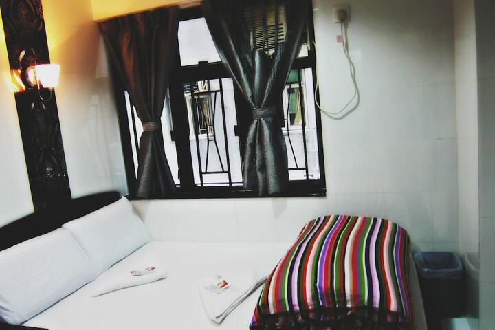 Room 9 of 60