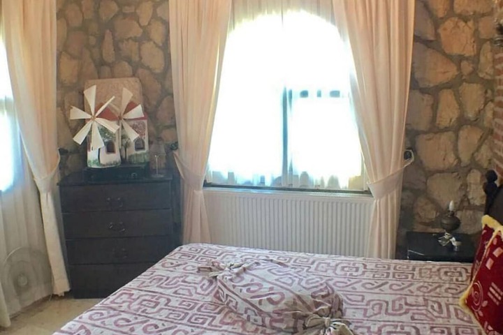 Room 6 of 19