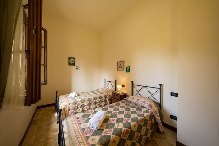 Room 6 of 51