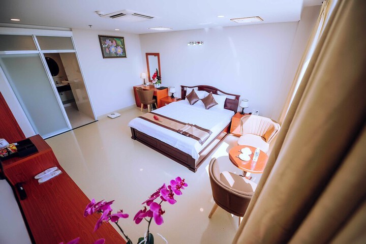 Room 2 of 52